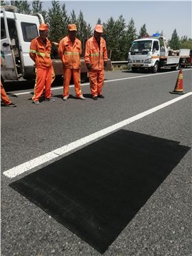 網(wǎng)裂貼-內(nèi)蒙古高路公司巴彥淖爾分公司，G6高速-20210512-001