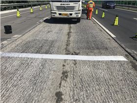 京哈高速進(jìn)京附近抗裂貼試驗08