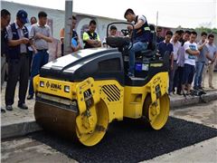 路面修補(bǔ)料修補(bǔ)公路坑槽意義深遠(yuǎn)