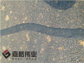 營(yíng)口公路裂縫貼縫帶貼縫工地寫(xiě)實(shí)1