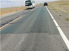 塊狀裂縫是什么,采用網(wǎng)裂貼如何修補