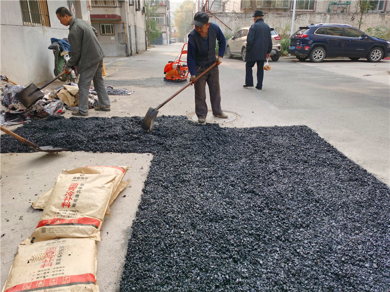 路面冷補(bǔ)料修補(bǔ)道路坑洼方法及特點(diǎn)